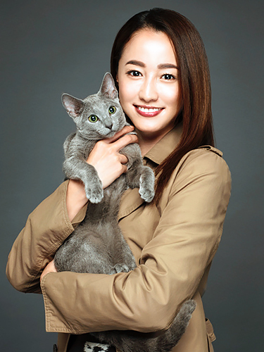 沢尻エリカとロシアンブルーの写真